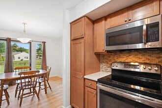 52 Jefferson Oval in Yorktown Heights, NY - Building Photo - Building Photo