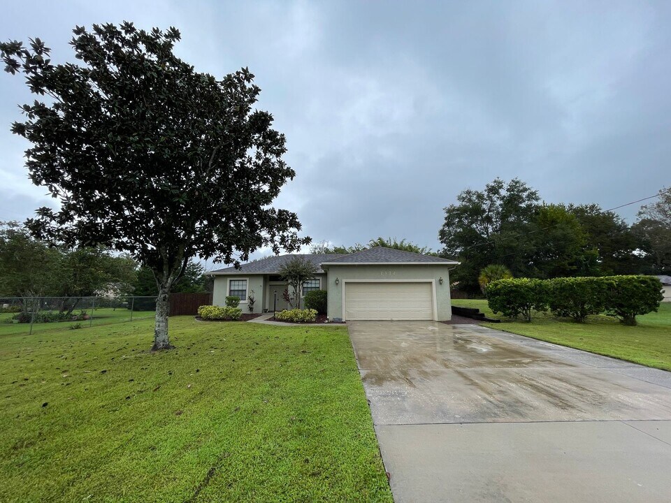 2372 Sunnyview Dr in Oviedo, FL - Building Photo
