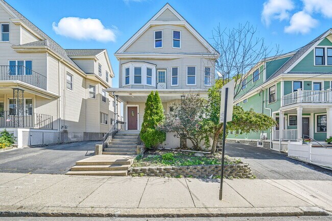 9 Curtis St, Unit 2