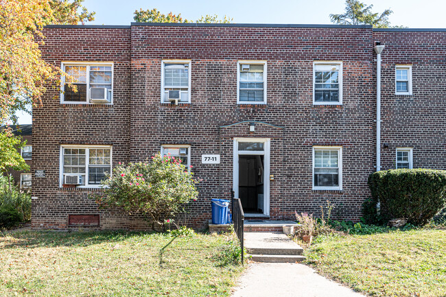 14104 77th Ave in Flushing, NY - Foto de edificio - Building Photo