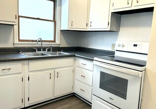 114 W Washington Blvd in Grove City, PA - Building Photo - Building Photo