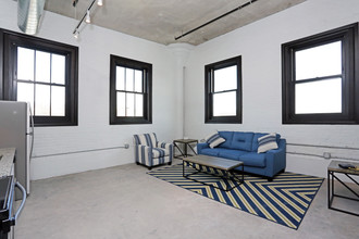 Pershing Hill Lofts in Davenport, IA - Foto de edificio - Interior Photo