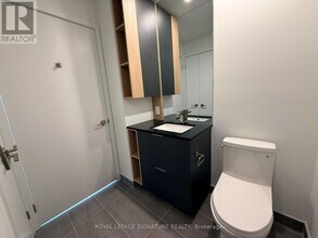 1 Fairview Rd E in Mississauga, ON - Building Photo - Building Photo