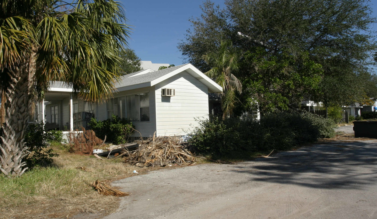 2 Wilson St in Dunedin, FL - Building Photo