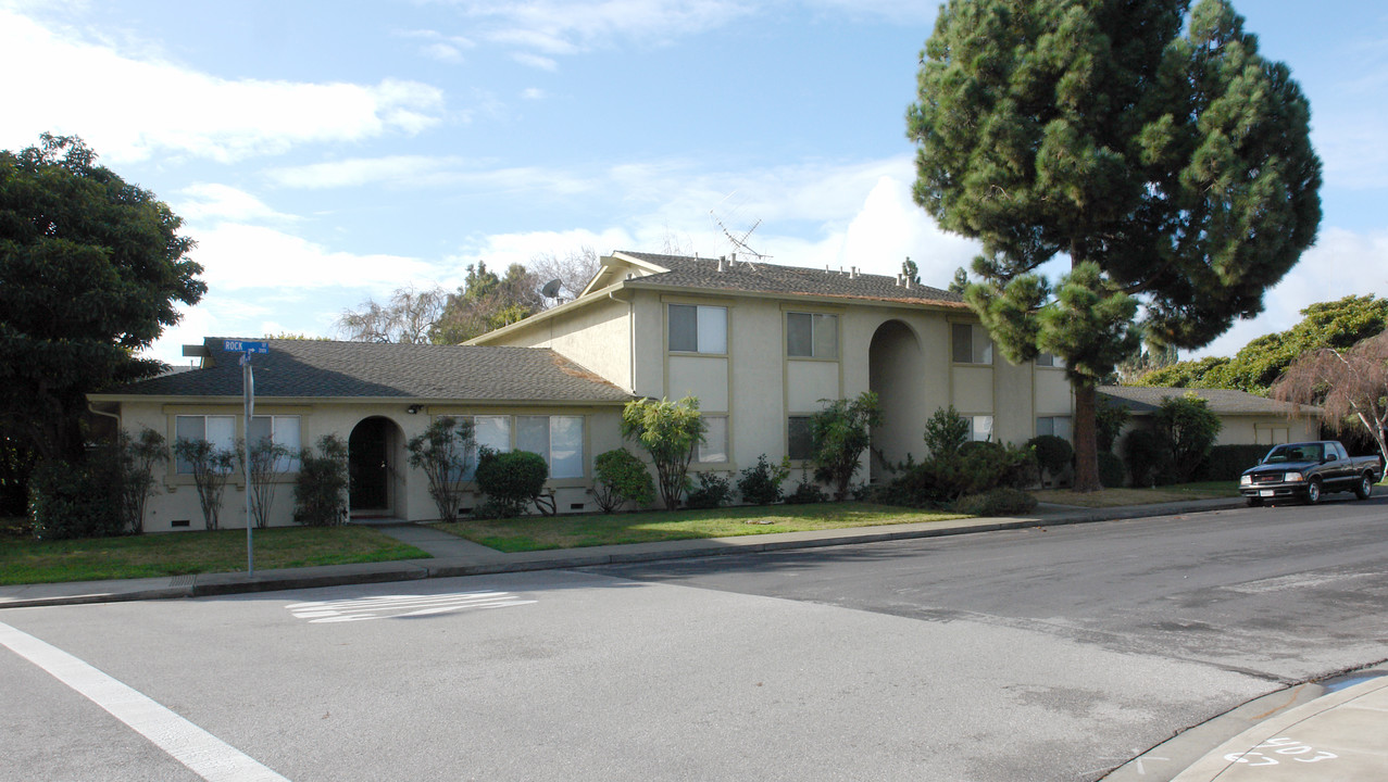 2101 Rock Street in Mountain View, CA - Building Photo