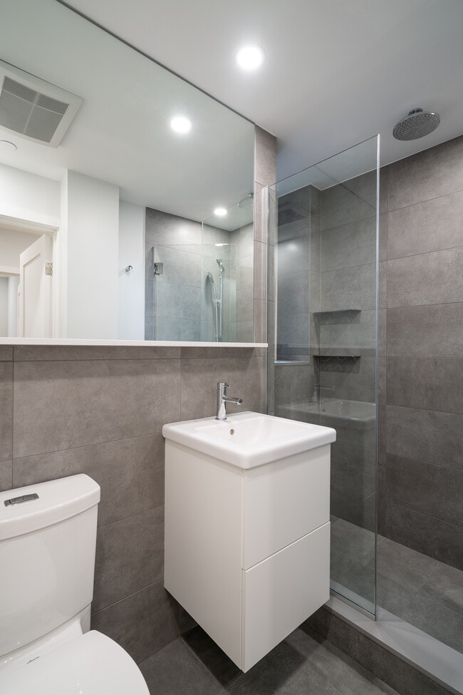 19 A Forest St in Cambridge, MA - Building Photo - Building Photo