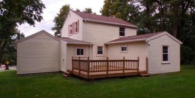 1074 Vestal Ave in Binghamton, NY - Building Photo - Building Photo