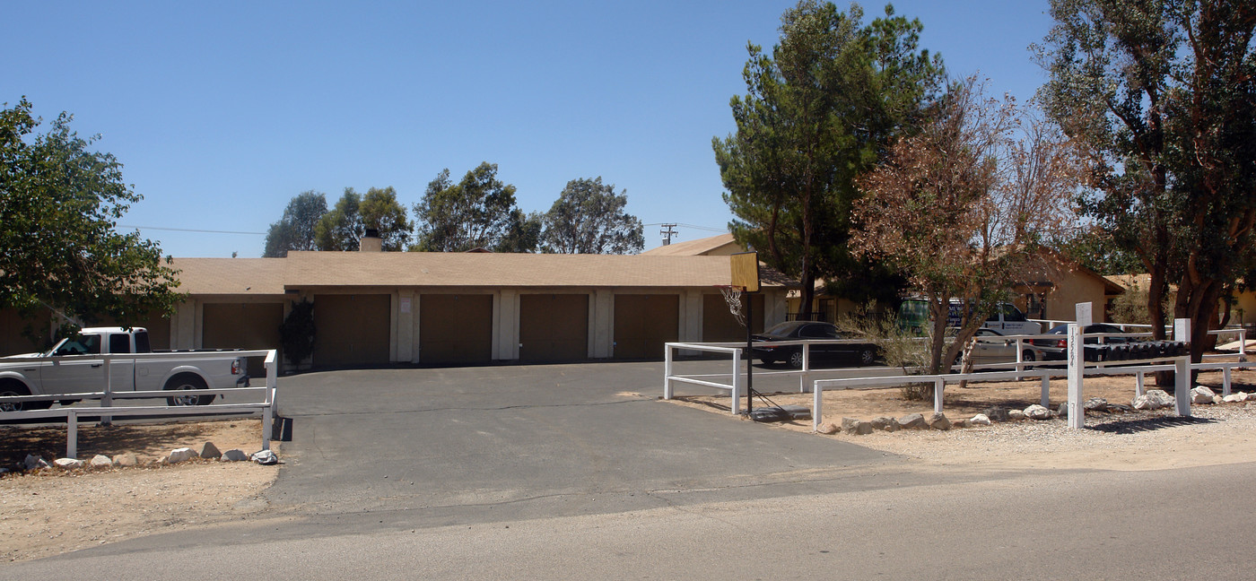 13584 Yakima Rd in Apple Valley, CA - Building Photo