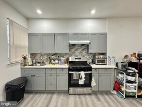 323 N Preston St in Philadelphia, PA - Building Photo - Building Photo