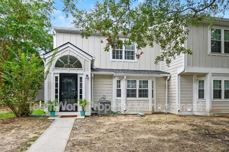 1163 Monaco Dr in Mount Pleasant, SC - Foto de edificio