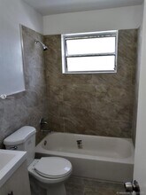 16890 NE 21st Ave-Unit -10 in North Miami Beach, FL - Building Photo - Building Photo