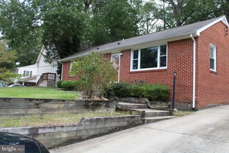 19115 Wayne Dr in Triangle, VA - Foto de edificio - Building Photo