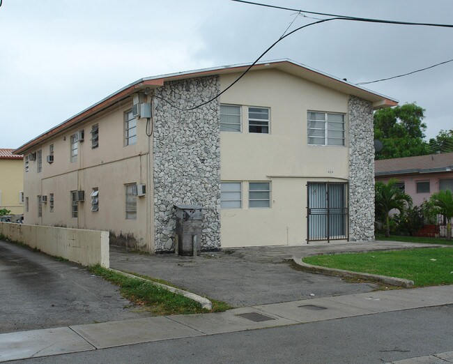 650 SW 10th St in Miami, FL - Building Photo - Building Photo
