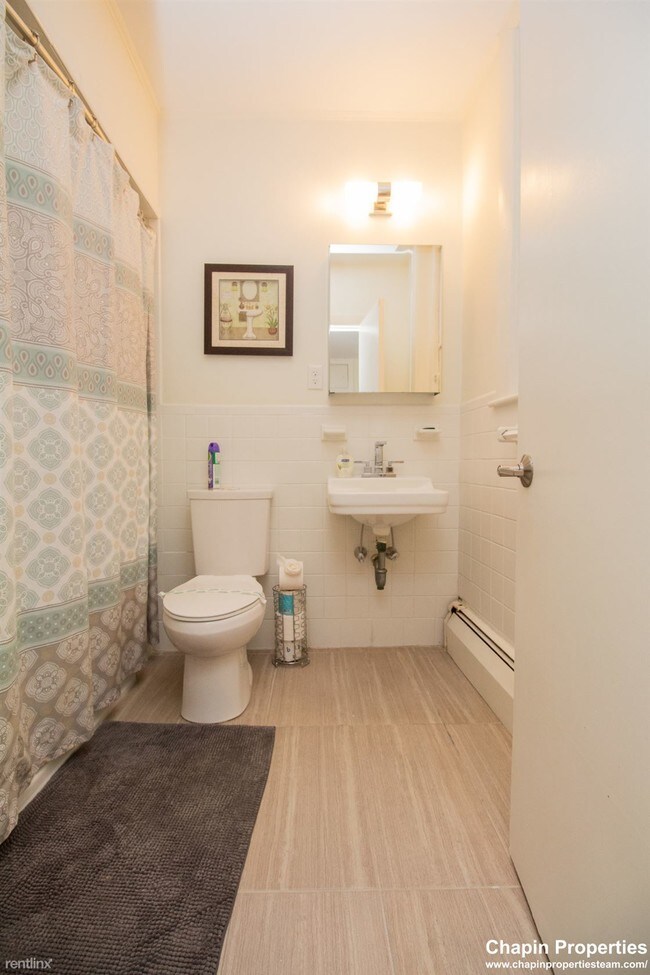 1871 Beacon St-Unit -Apt 3 in Brookline, MA - Building Photo - Building Photo