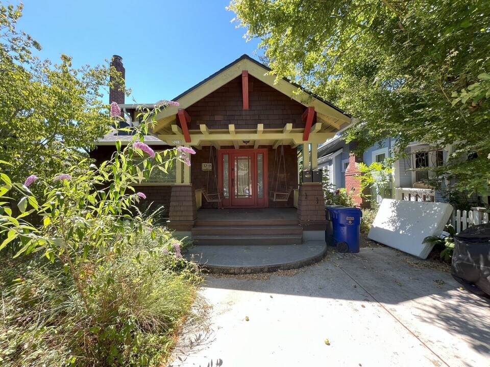 3218 SE Tibbetts St in Portland, OR - Building Photo