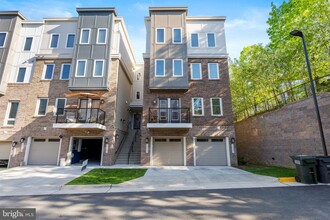 15553 Smoke Box Way in Woodbridge, VA - Building Photo - Building Photo