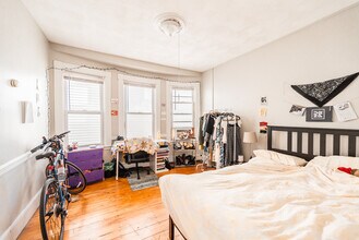 394 Centre St, Unit 2 in Boston, MA - Foto de edificio - Building Photo