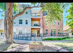 2422 Tremont Pl, Unit #102 in Denver, CO - Building Photo - Building Photo