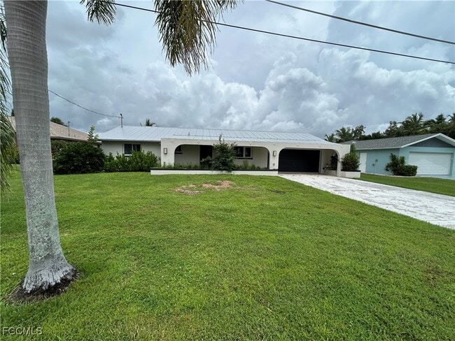 6128 Cocos Dr in Ft. Myers, FL - Building Photo - Building Photo