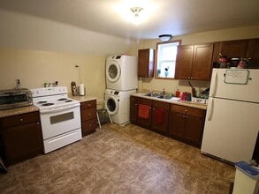 177 E 9th St, Unit Upstairs in Winona, MN - Building Photo - Building Photo