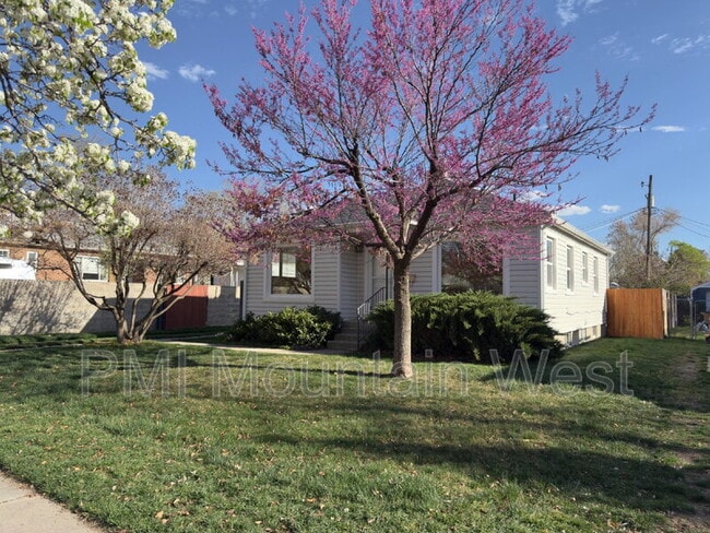 property at 1878 E Stratford Ave