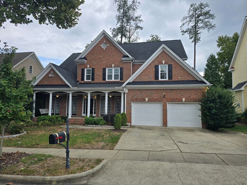 131 Barclay Valley Dr in Cary, NC - Building Photo