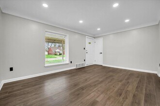 9090 Stahelin Ave in Detroit, MI - Building Photo - Building Photo