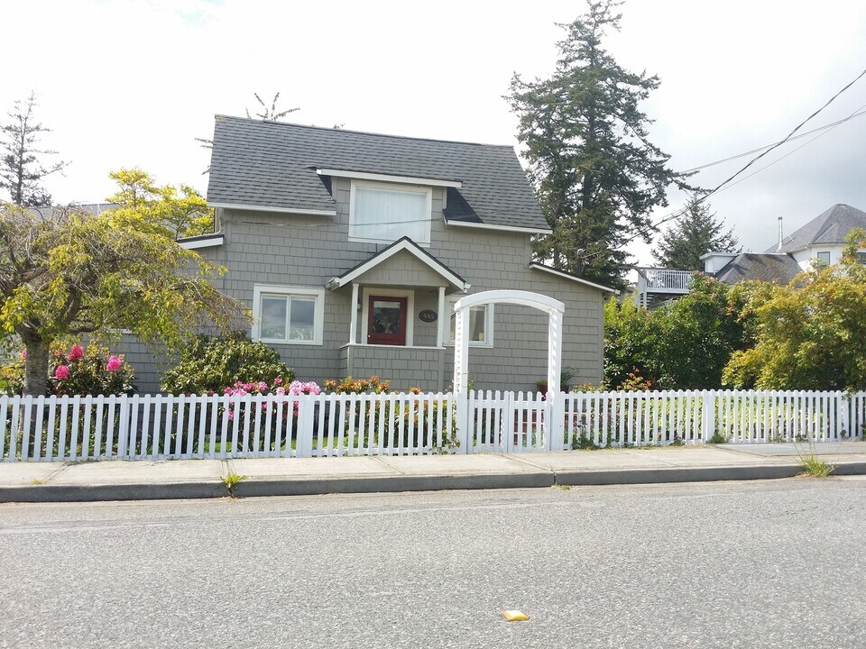 445 Caines St in Friday Harbor, WA - Building Photo