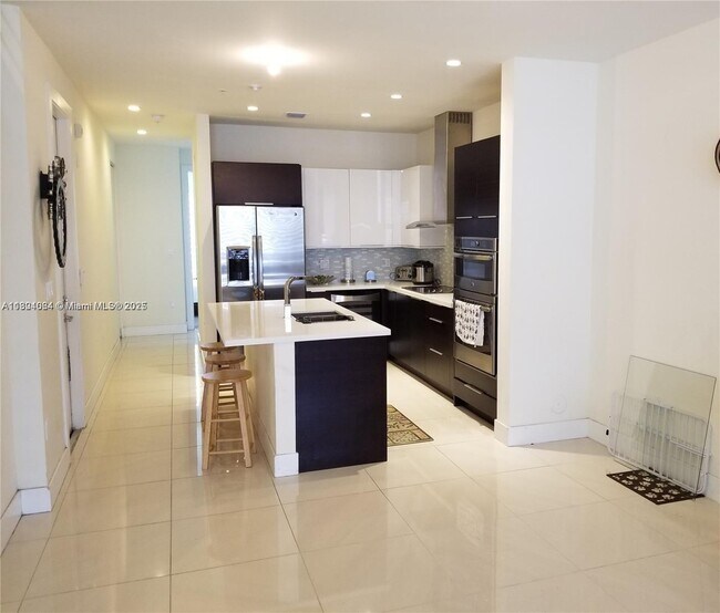 10305 NW 63rd Terrace in Doral, FL - Building Photo - Building Photo