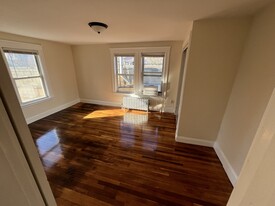 2572 Massachusetts Ave, Unit 2 Apartamentos