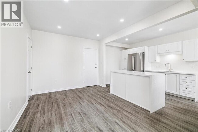 68 Peel St in Simcoe, ON - Building Photo - Building Photo