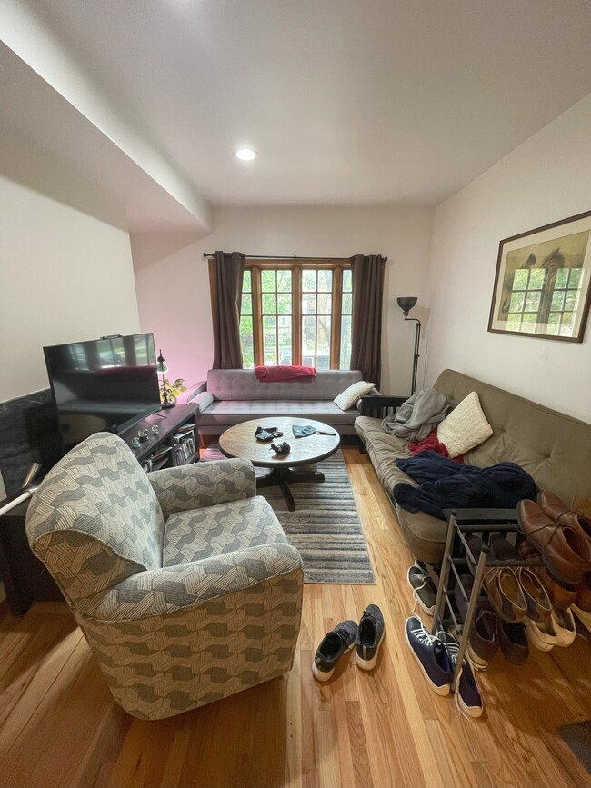 1225 W Roscoe St, Unit 1 in Chicago, IL - Building Photo - Building Photo