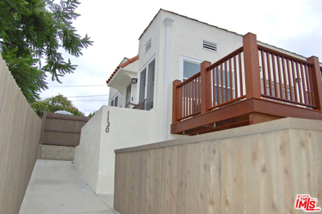1130 Laveta Terrace in Los Angeles, CA - Building Photo