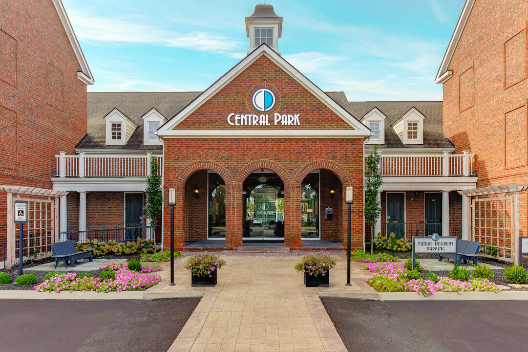 Central Park Apartments in Columbus, OH - Building Photo