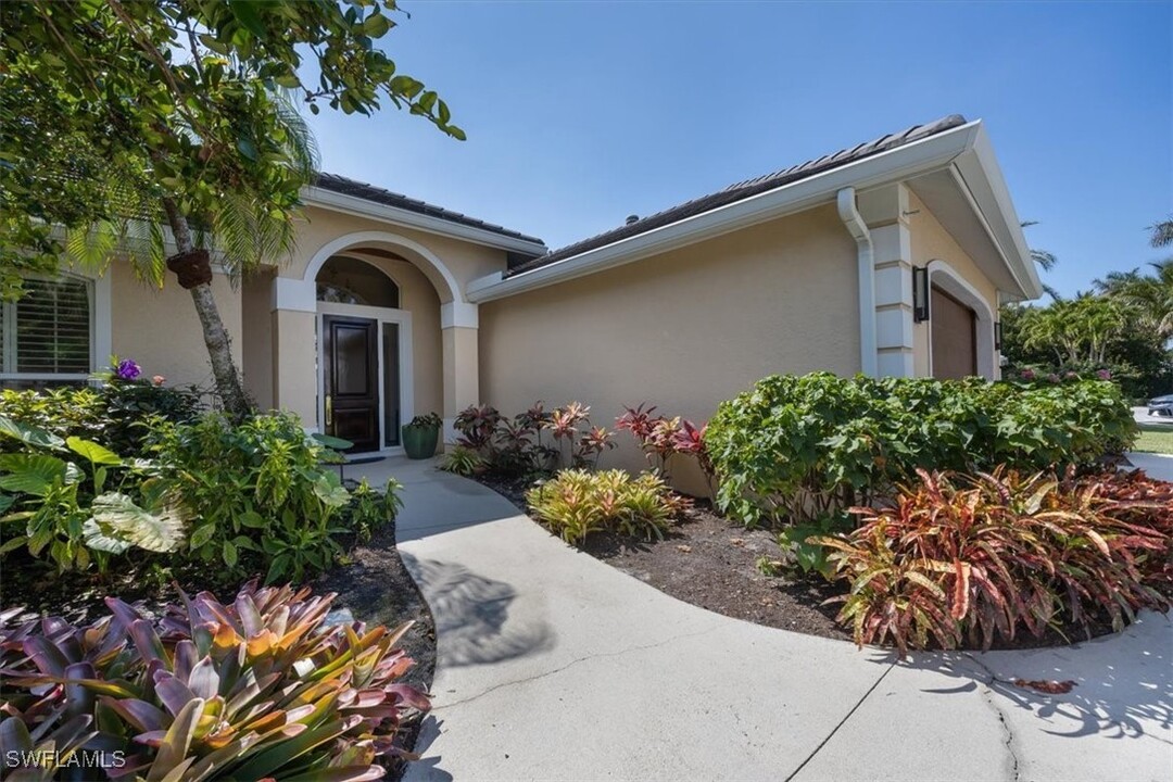 600 Portside Dr in Naples, FL - Foto de edificio