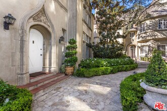 10335 Wilshire Blvd in Los Angeles, CA - Building Photo - Building Photo