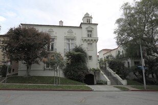 Harper House in Los Angeles, CA - Building Photo