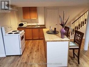 27 Hiram Rd in Richmond Hill, ON - Building Photo - Building Photo