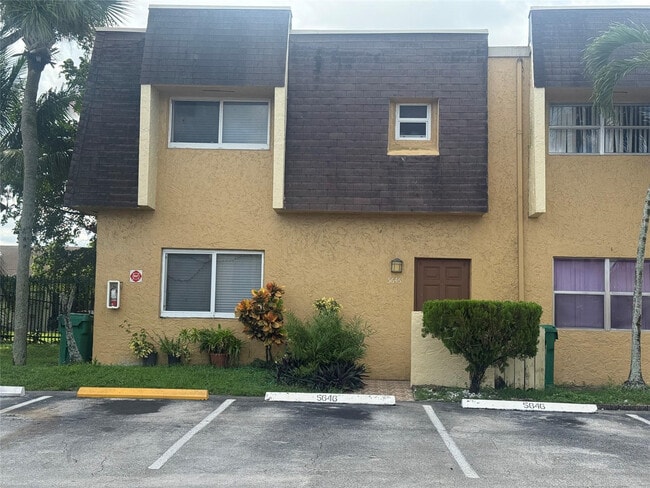 5646 Blueberry Ct in Lauderhill, FL - Building Photo - Building Photo