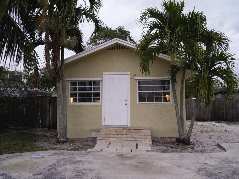 4079 Linda Ln in West Palm Beach, FL - Building Photo