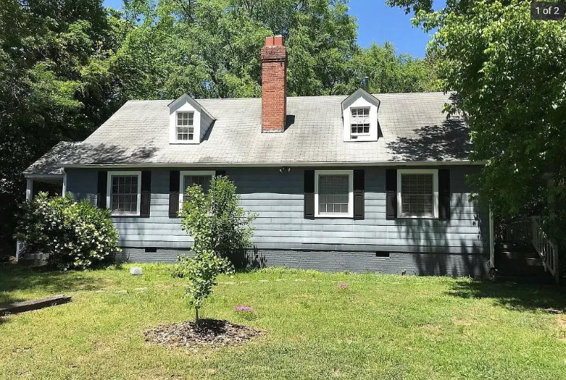 210 Carr St in Chapel Hill, NC - Building Photo