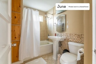 Room in Shared 3 bed/1 bath home, Unit A in Boston, MA - Building Photo - Building Photo