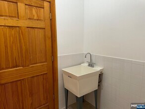 160 E 6th St in Clifton, NJ - Building Photo - Building Photo