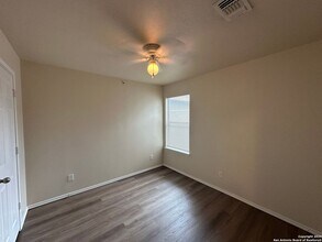 7303 Longing Trail in San Antonio, TX - Building Photo - Building Photo