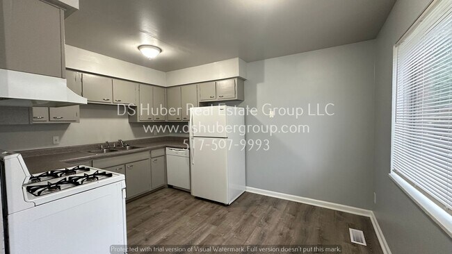 827 Vincent Ct in Lansing, MI - Building Photo - Building Photo