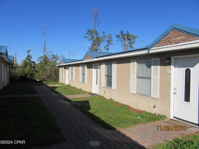 property at 1104 W 19th Ct