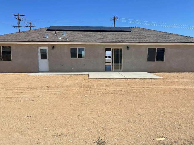 10016 Mendiburu Rd in California City, CA - Building Photo - Building Photo