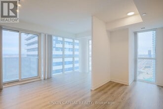 195 Commerce St in Vaughan, ON - Building Photo - Building Photo