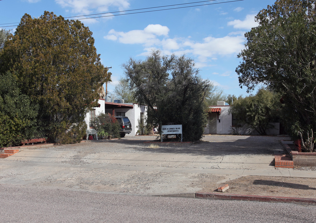 1220 N Jones Blvd in Tucson, AZ - Building Photo