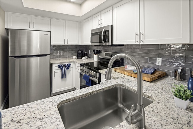 Indigo at Sunset Park in Las Vegas, NV - Building Photo - Building Photo